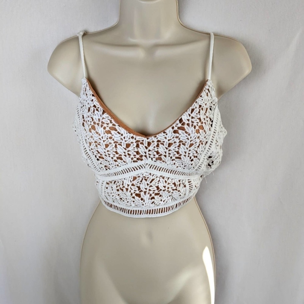 Kendall and Kyle lace‎ Crop Top Medium